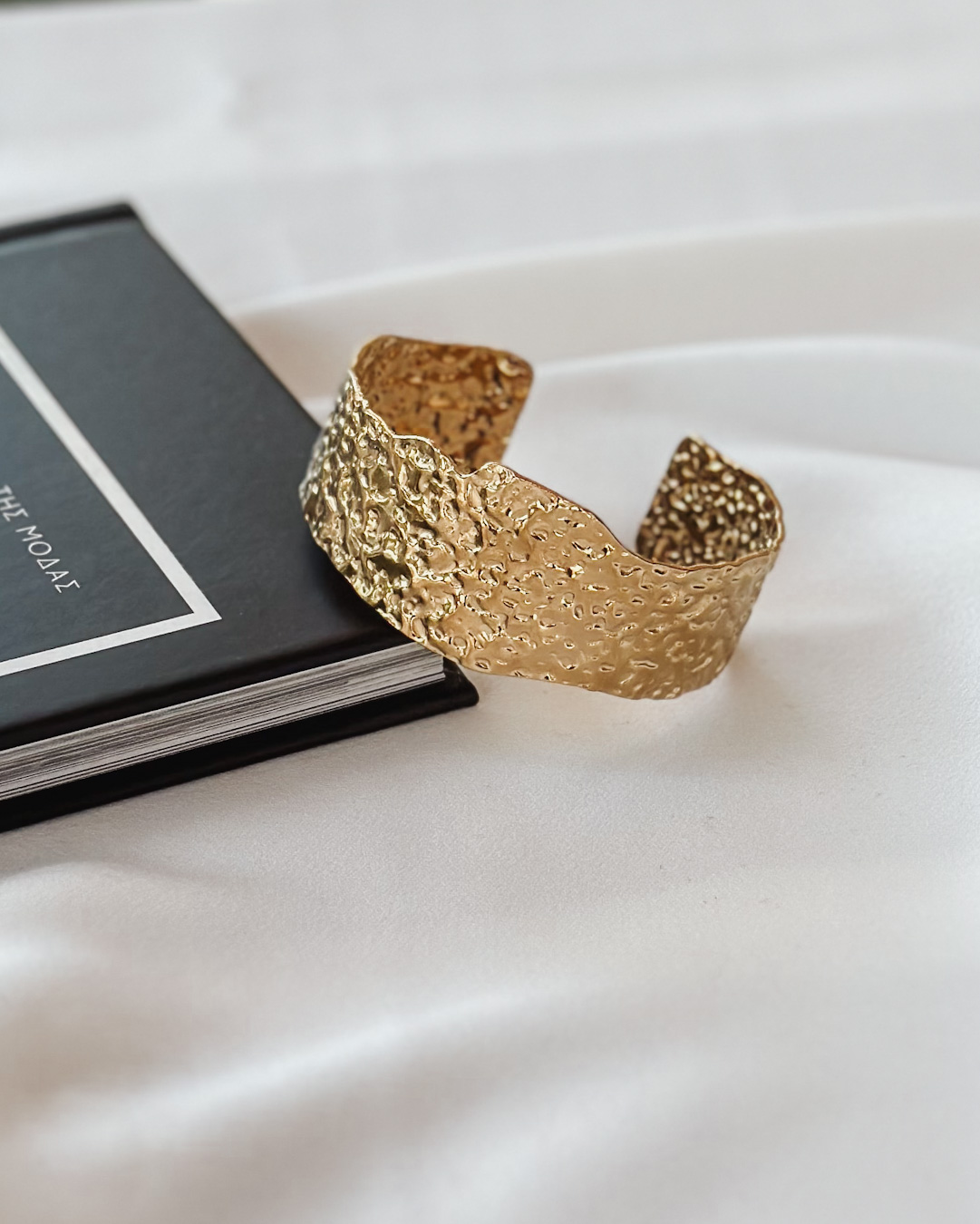 Hammered wide gold